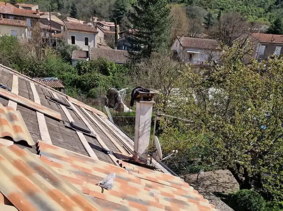 Terrasse en bois soigneusement réalisée